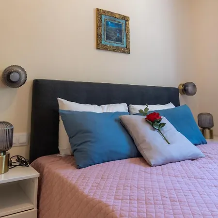 Bougainvillea House With Private Garden *