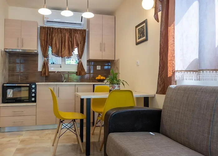 Bougainvillea House With Private Garden Apartamento