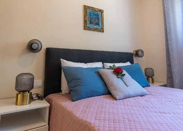 Bougainvillea House With Private Garden *