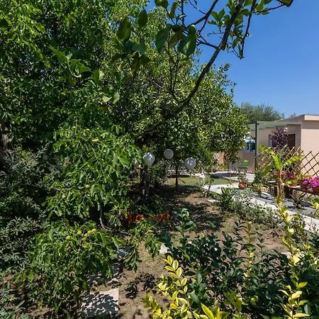 Bougainvillea House With Private Garden