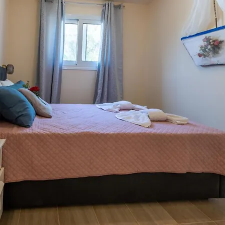 Bougainvillea House With Private Garden