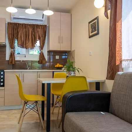 Bougainvillea House With Private Garden Lägenhet