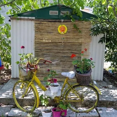 Bougainvillea House With Private Garden Apartman *