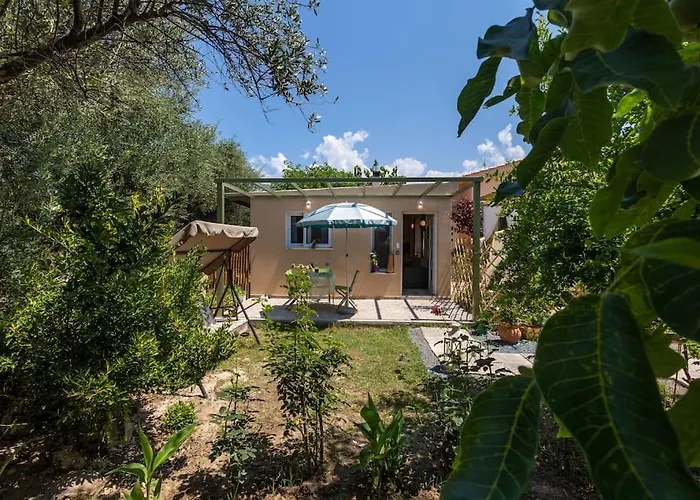 Bougainvillea House With Private Garden