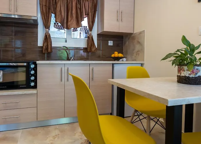 Apartamento Bougainvillea House With Private Garden Calamata