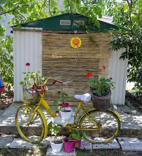 Bougainvillea House With Private Garden Lägenhet *