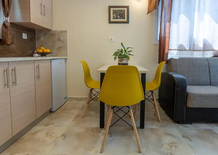 Bougainvillea House With Private Garden *